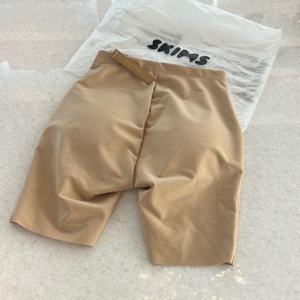 Skims Body Butt Enhancing Padded Shorts XS in Clay